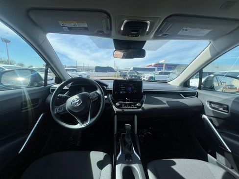 Used 2025 Toyota Corolla Cross LE image 33