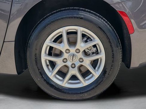 Used 2023 Chrysler Pacifica Touring-L FWD image 32