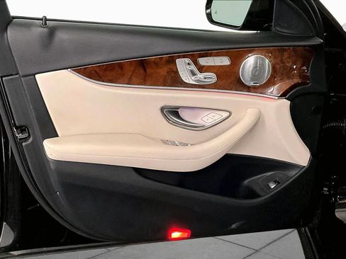 Certified 2018 Mercedes-Benz E 300 4MATIC image 22