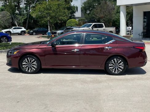 Used 2024 Nissan Altima 2.5 SV FWD image 3