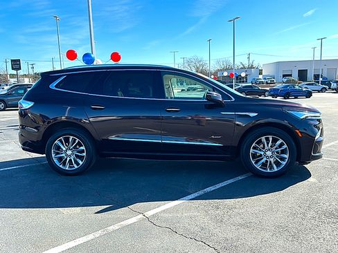 Used 2022 Buick Enclave Avenir w/ Avenir Technology Package image 9