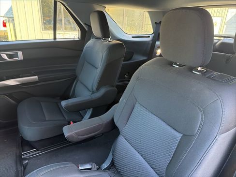Used 2022 Ford Explorer XLT image 32