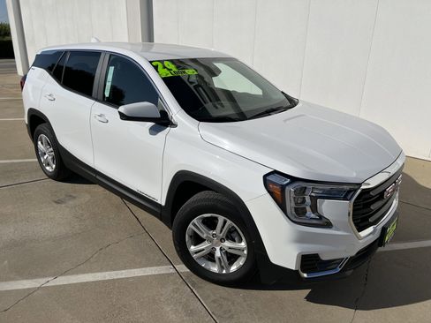 Used 2024 GMC Terrain SLE image 5