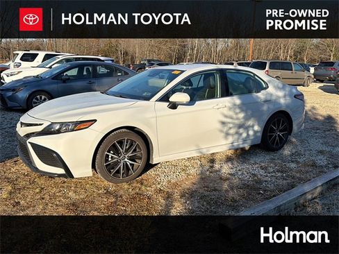 Used 2023 Toyota Camry SE image 1