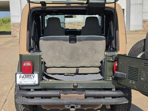 Used 2006 Jeep Wrangler X w/ Tire & Wheel Group (Ecco) AWD/4WD image 12