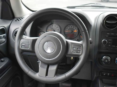 Used 2014 Jeep Patriot High Altitude FWD image 16