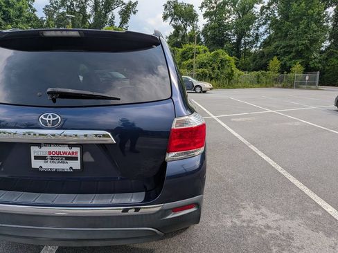 Used 2012 Toyota Highlander SE w/ Tow Pkg FWD image 7