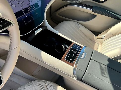 Used 2023 Mercedes-Benz EQS 580 4MATIC Sedan image 16