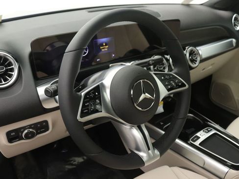 New 2026 Mercedes-Benz GLB 250 image 5