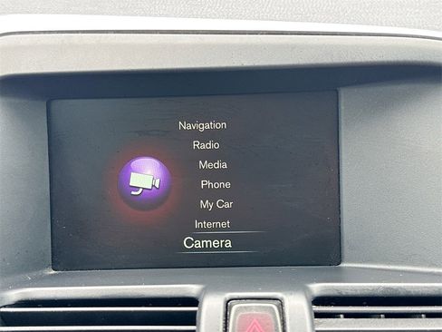 Used 2016 Volvo XC60 T6 w/ Proximity Package image 16