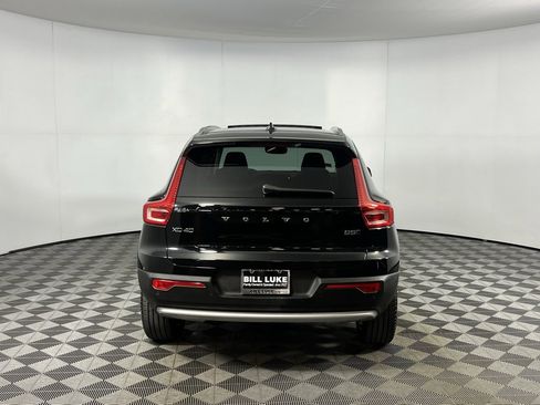 Used 2025 Volvo XC40 B5 Plus image 6