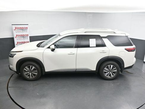 Used 2023 Nissan Pathfinder SL AWD/4WD image 13