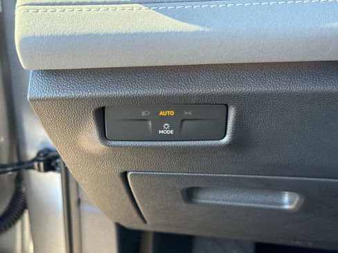 New 2026 Volkswagen Tiguan SE image 30