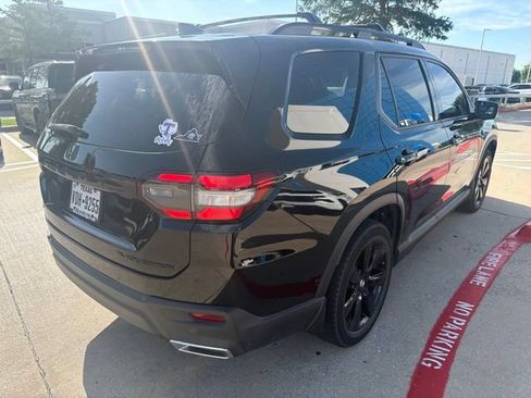 Used 2025 Honda Pilot Black Edition image 5