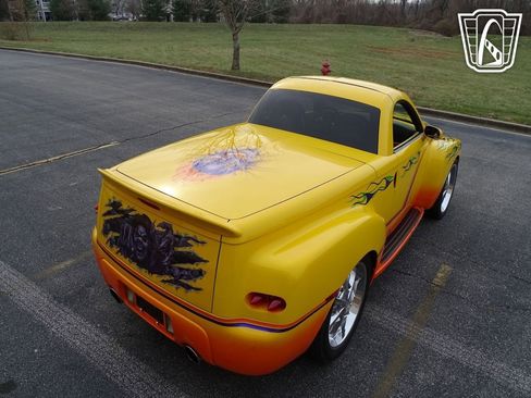 Used 2004 Chevrolet SSR w/ Preferred Equipment Group image 15