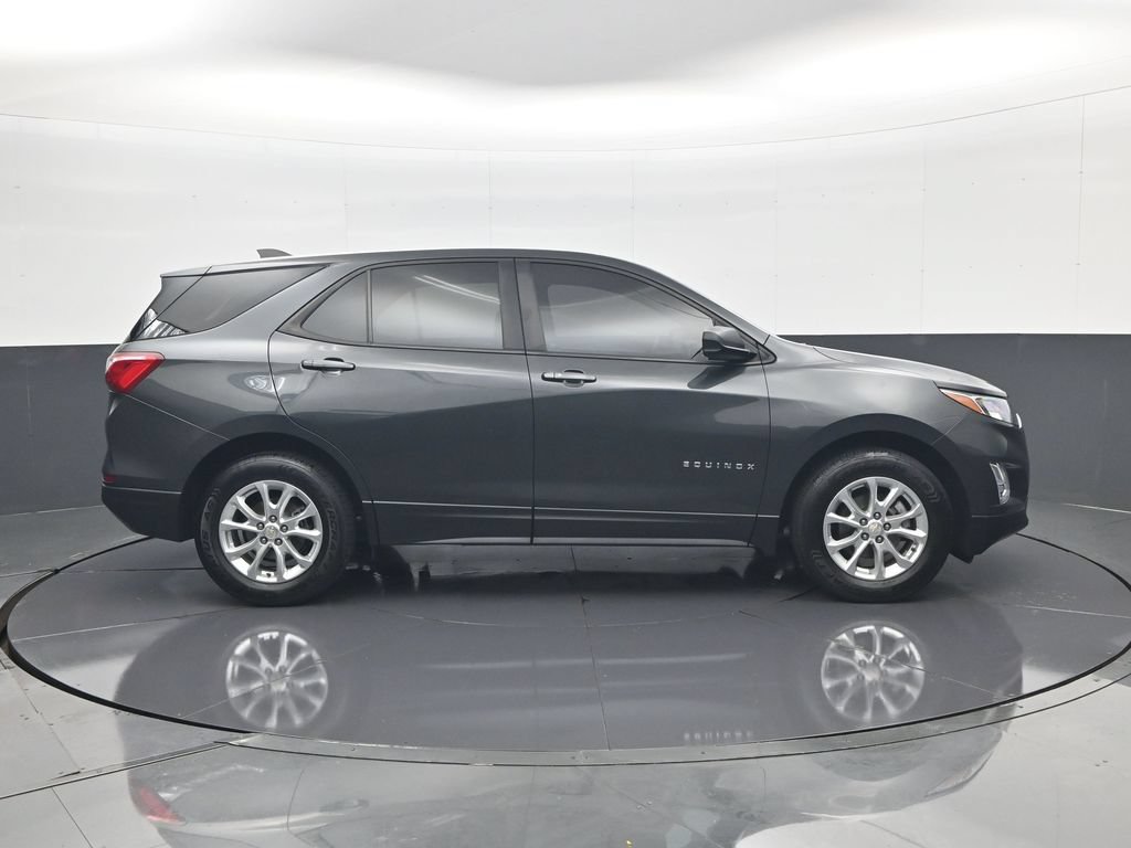 Used 2020 Chevrolet Equinox LS w/ LS Convenience Package FWD image 5