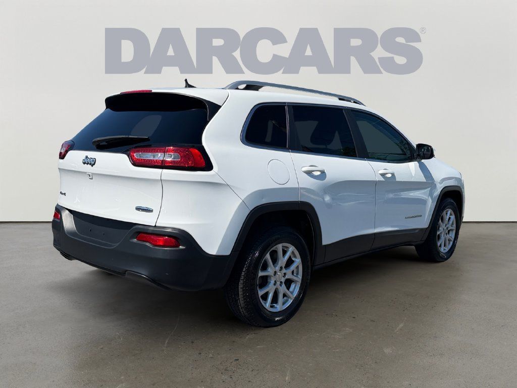 Used 2016 Jeep Cherokee Latitude w/ Cold Weather Group AWD/4WD image 5
