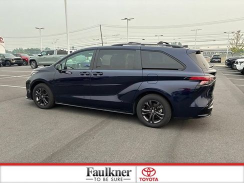 Used 2025 Toyota Sienna XSE w/ XSE Plus Package AWD/4WD image 14