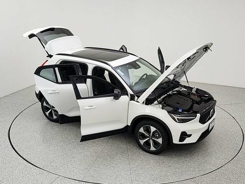 New 2026 Volvo XC40 B5 Plus w/ Protection Package Premier AWD/4WD image 38