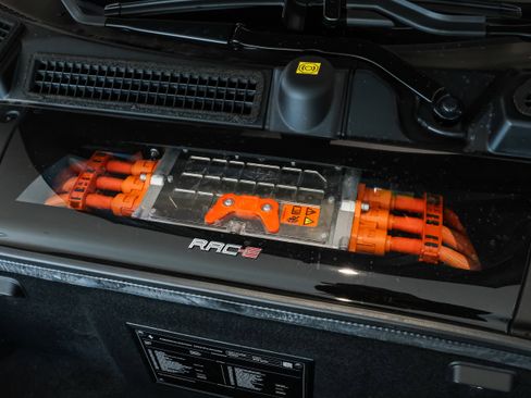 Used 2024 Ferrari SF90 Spider image 17