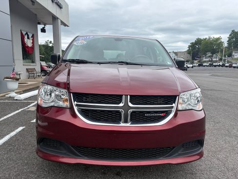 Used 2019 Dodge Grand Caravan SE FWD image 4