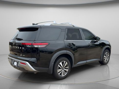Used 2023 Nissan Pathfinder SL AWD/4WD image 9