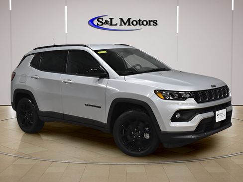 New 2026 Jeep Compass Latitude AWD/4WD image 9