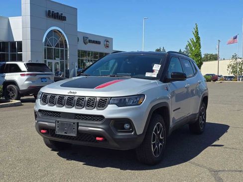 Used 2024 Jeep Compass Trailhawk AWD/4WD image 15