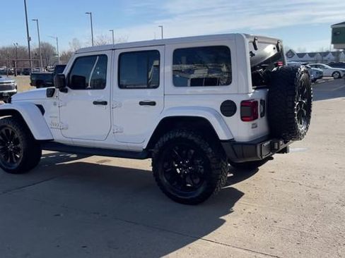 Used 2023 Jeep Wrangler Unlimited Sahara w/ Cold Weather Group AWD/4WD image 6