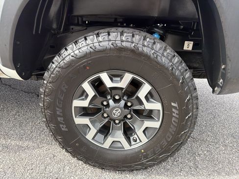 Certified 2021 Toyota Tacoma TRD Off-Road AWD/4WD image 29