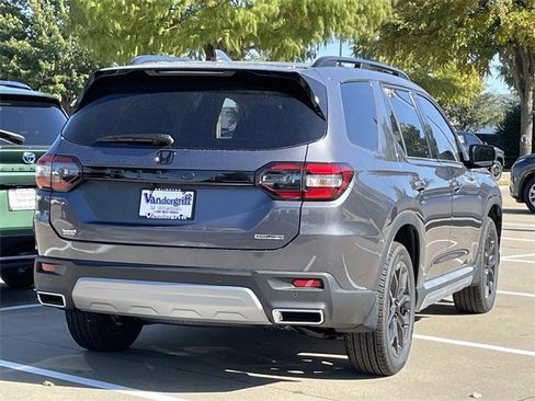 New 2025 Honda Pilot Touring image 4