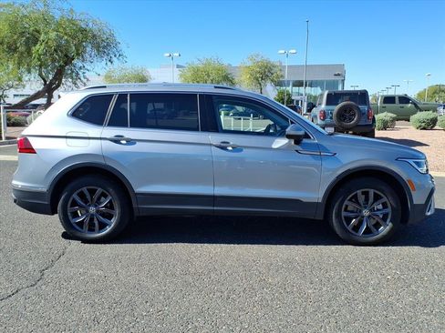 Certified 2024 Volkswagen Tiguan SE image 8
