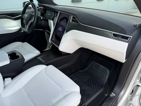 Used 2017 Tesla Model X 75D AWD/4WD image 17