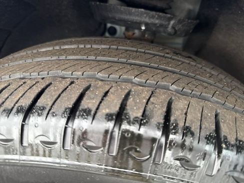 Used 2023 Chevrolet Equinox Premier image 32