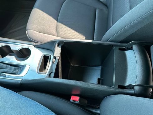 Used 2017 Chevrolet Malibu LT FWD image 26