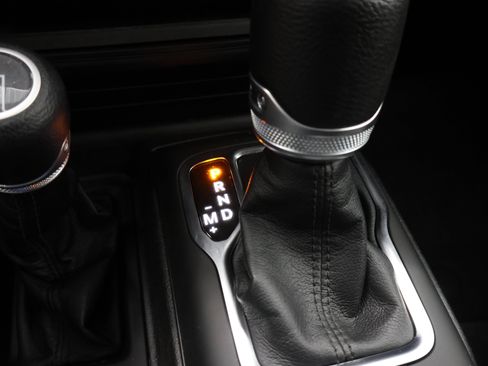 Used 2023 Jeep Gladiator Sport AWD/4WD image 42