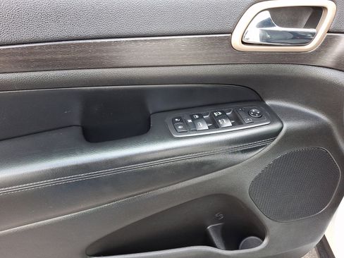 Used 2017 Jeep Grand Cherokee Laredo w/ Quick Order Package 23E image 12