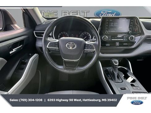 Used 2021 Toyota Highlander XLE FWD image 5
