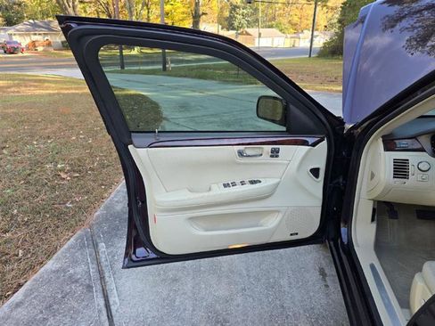 Used 2008 Cadillac DTS Luxury II image 19