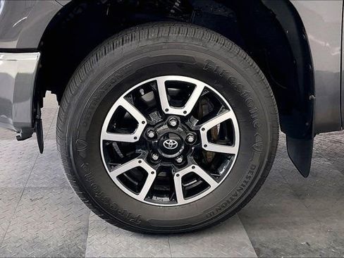 Used 2018 Toyota Tundra Limited w/ Limited Premium Package AWD/4WD image 8