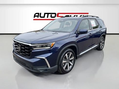 Used 2025 Honda Pilot Touring image 3
