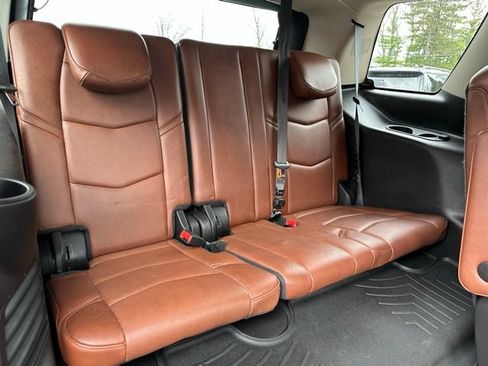 Used 2019 Cadillac Escalade Luxury AWD/4WD image 21