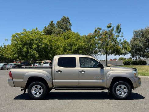 Used 2005 Toyota Tacoma PreRunner RWD image 11