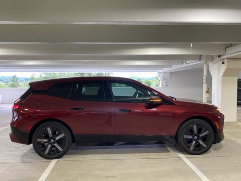 Used 2024 BMW iX xDrive50 w/ Premium Package AWD/4WD image 5