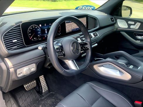 Used 2025 Mercedes-Benz GLS 580 4MATIC image 15