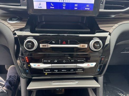 Certified 2024 Ford Explorer Limited image 20