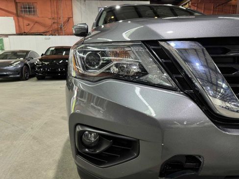 Used 2019 Nissan Pathfinder SV image 12