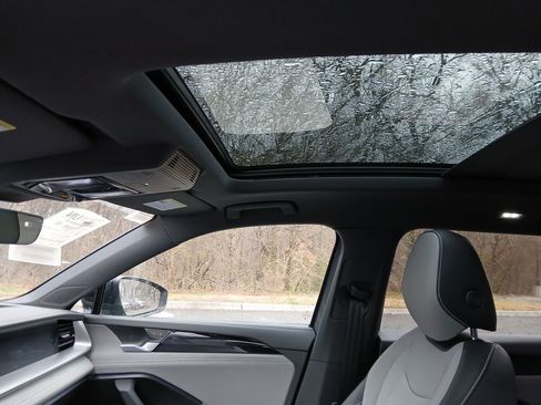 New 2026 Volkswagen Tiguan SE R-Line FWD image 20