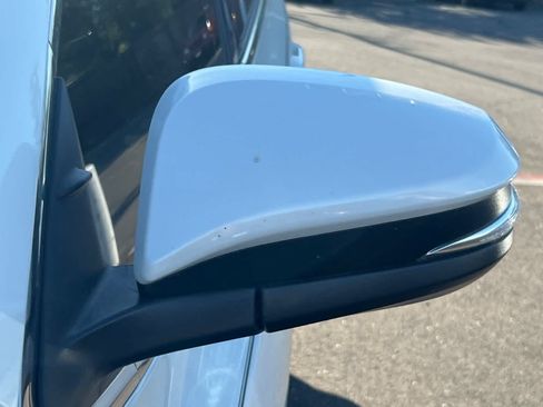 Used 2019 Toyota Highlander XLE AWD/4WD image 9