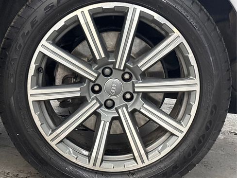 Used 2018 Audi Q7 3.0T Prestige w/ Prestige Package image 32